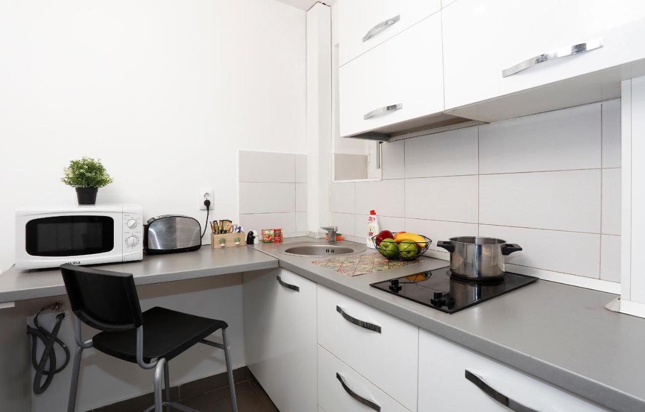 Central Apartment Very Close To Old City Bucarest Esterno foto