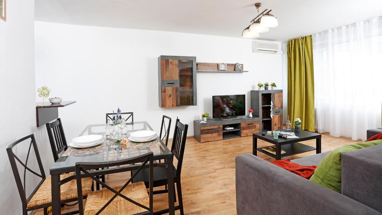 Central Apartment Very Close To Old City Bucarest Esterno foto